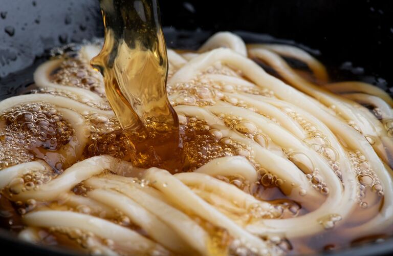 リーズナブルなランチをご家族で楽しめる | 天草の居酒屋なら美味しい逸品揃いの釜焼鳥本舗 おやひなや